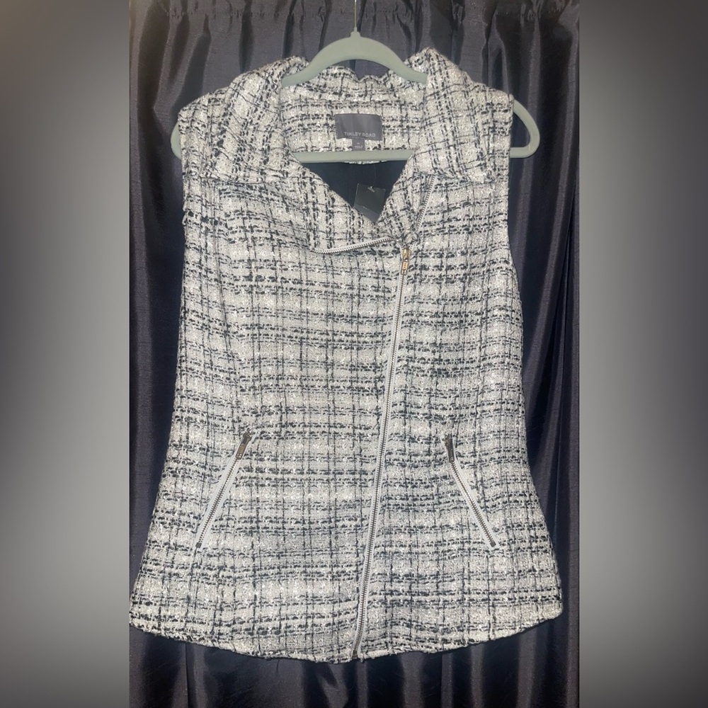 Tinley Road Black and White Tweed Vest. NWT